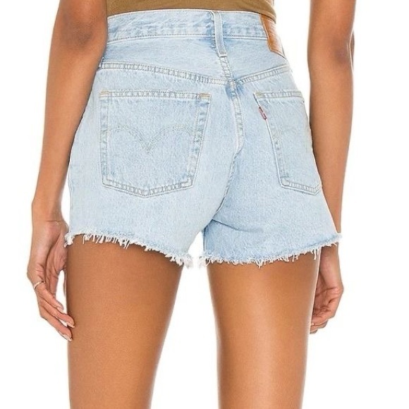 Levi’s Light Wash Wedgie High Waist Denim Shorts - Picture 2 of 11